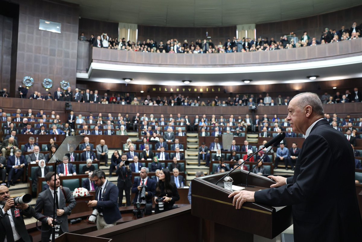 AK Parti Grup Toplantısı: Liderler ve Parti Üyeleri Güçlerini Birleştiriyor