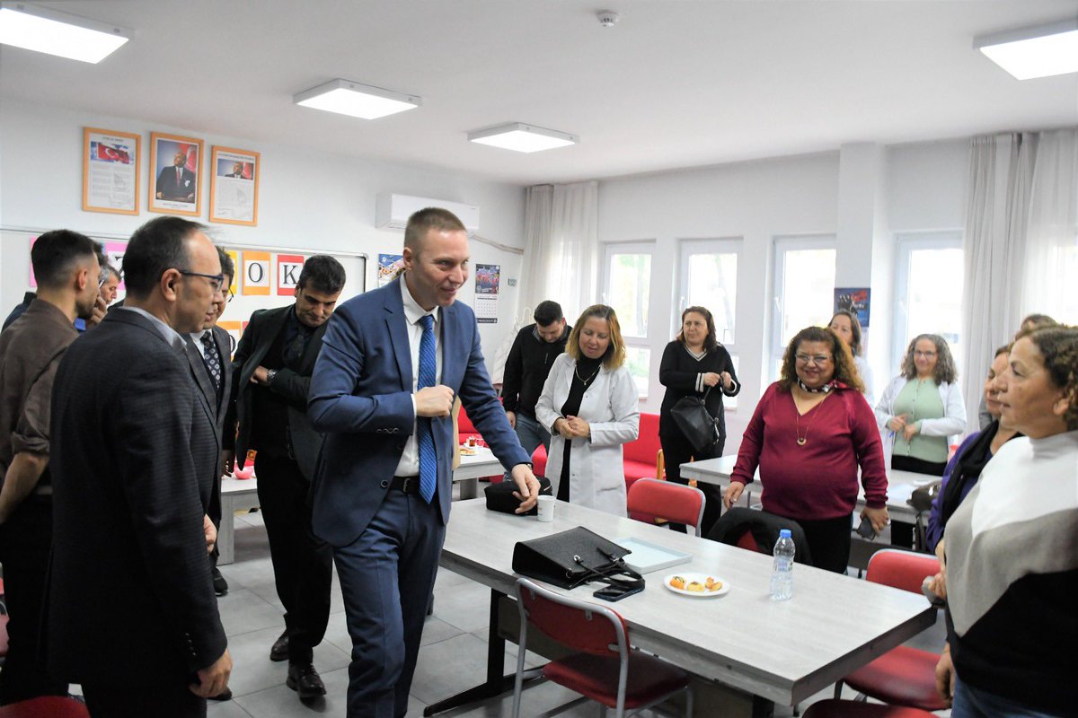 Milas Kaymakamı Mustafa Ünver Böke, Kariyer Günü Etkinliği kapsamında Milas Anadolu Lisesi'ni ziyaret etti.